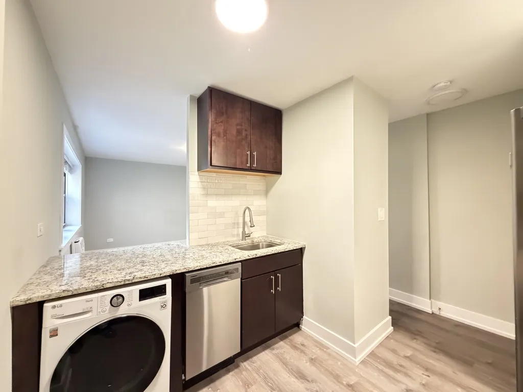 445 W Barry Ave, , 60657, USA 60657-unit#330-Chicago-IL