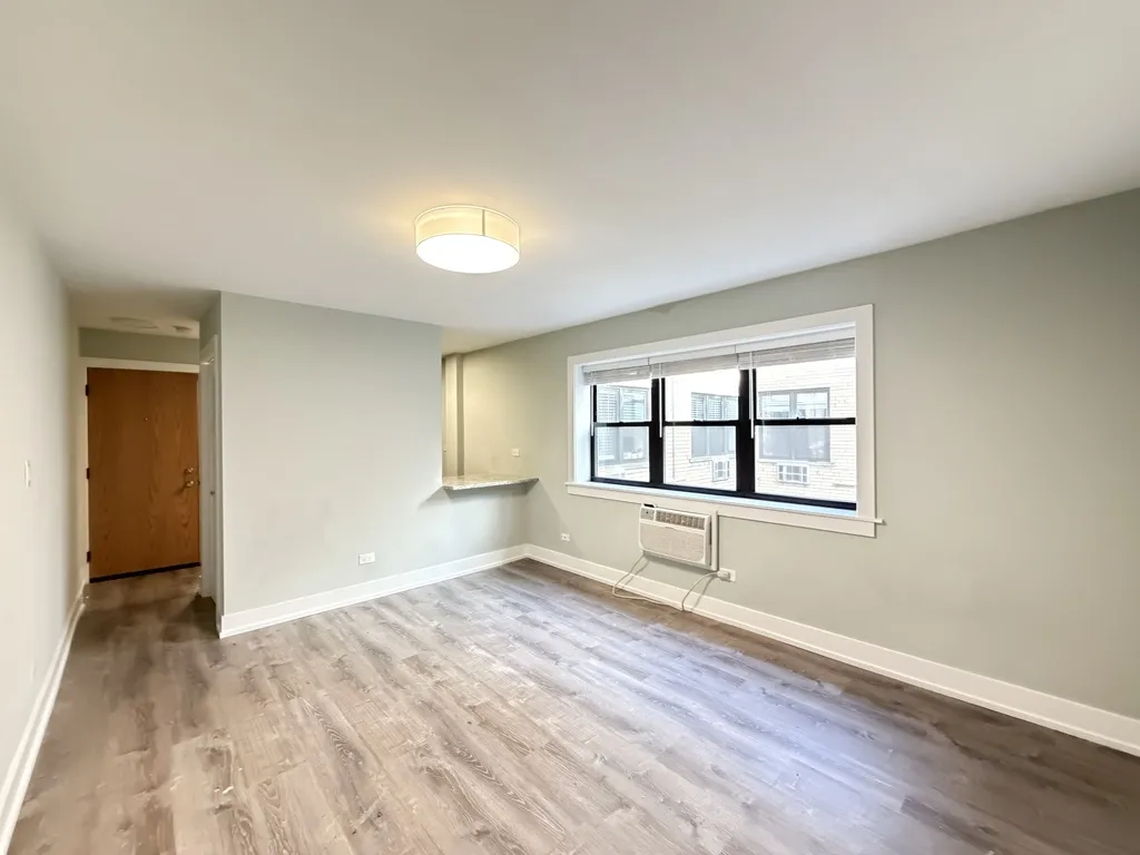 445 W Barry Ave, , 60657, USA 60657-unit#330-Chicago-IL