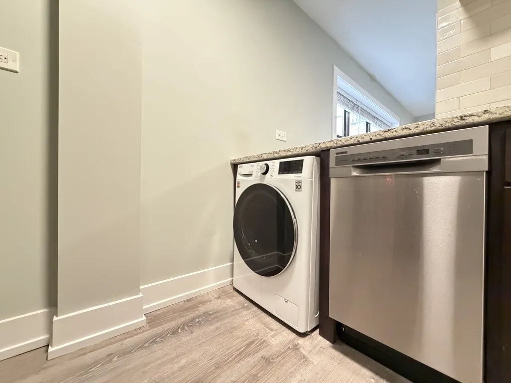 445 W Barry Ave, , 60657, USA 60657-unit#330-Chicago-IL