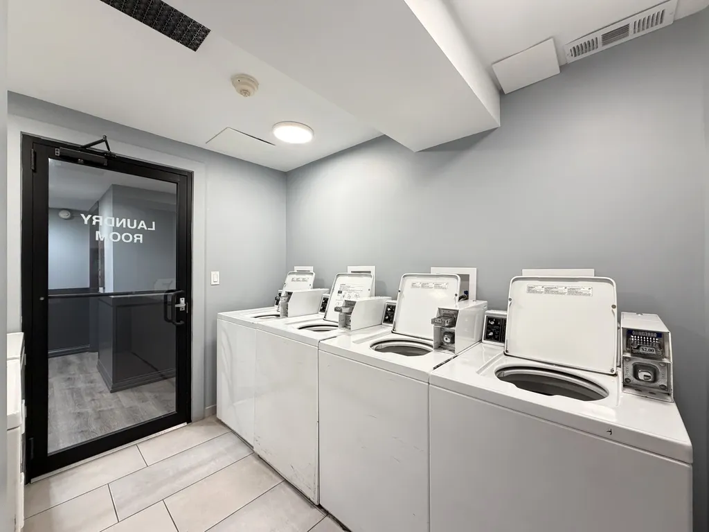 445 W Barry Ave, , 60657, USA 60657-unit#330-Chicago-IL