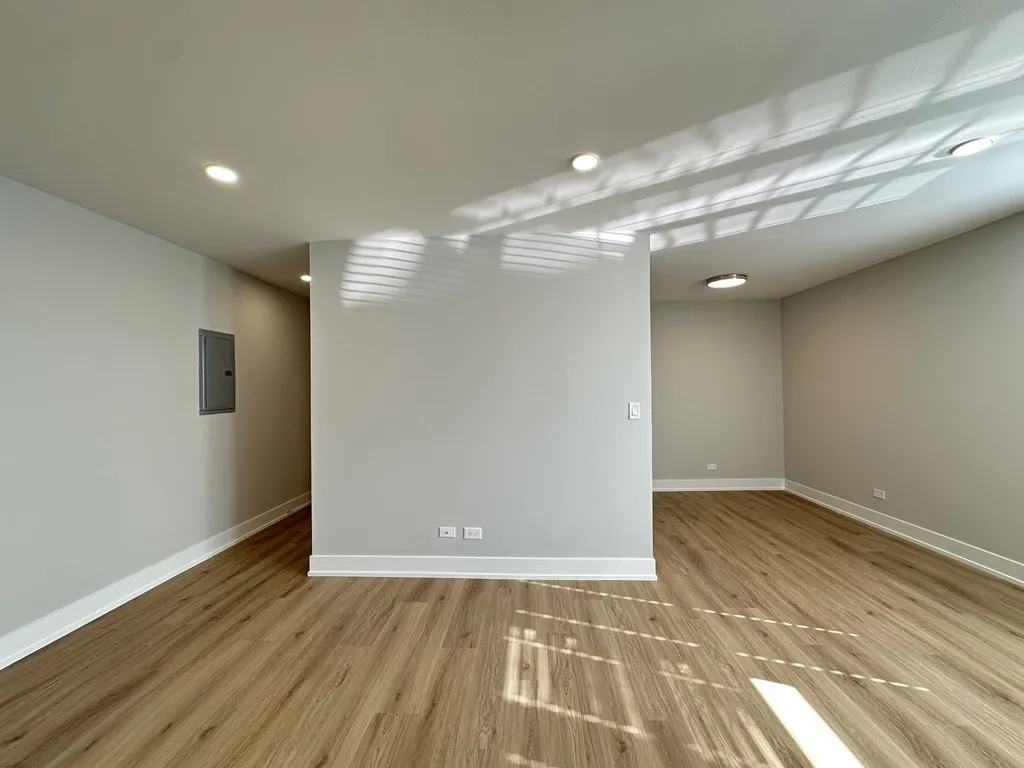 530 W Aldine Ave, ,  60657, USA 60657-unit#412-Chicago-IL