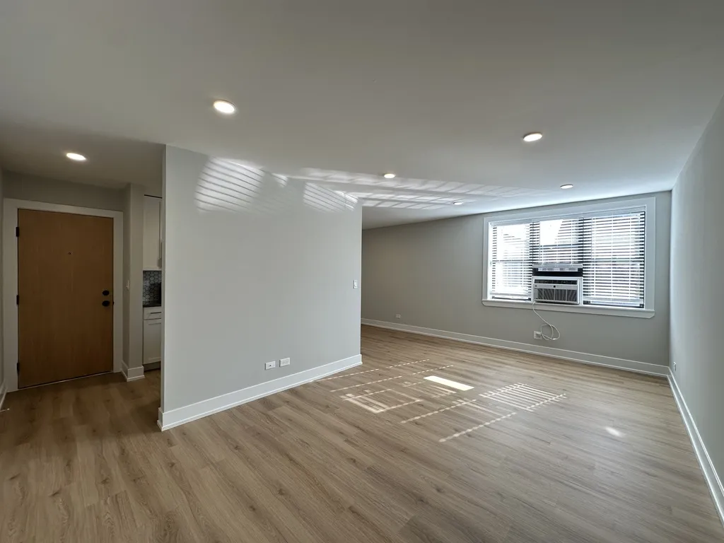 530 W Aldine Ave, ,  60657, USA 60657-unit#412-Chicago-IL