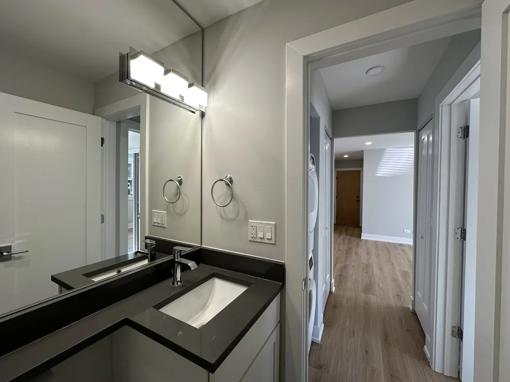 530 W Aldine Ave, ,  60657, USA 60657-unit#412-Chicago-IL