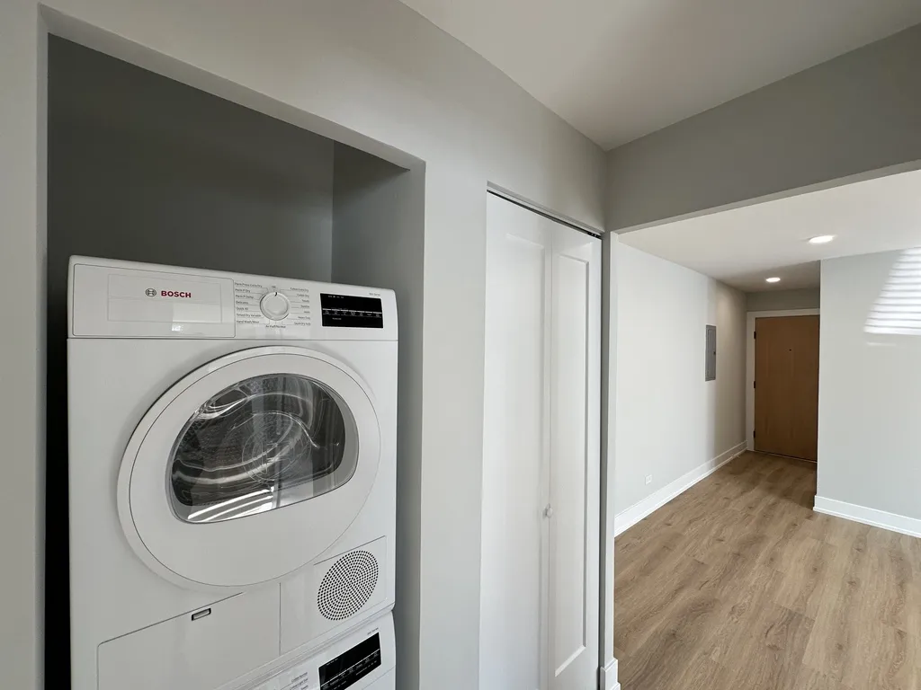 530 W Aldine Ave, ,  60657, USA 60657-unit#412-Chicago-IL