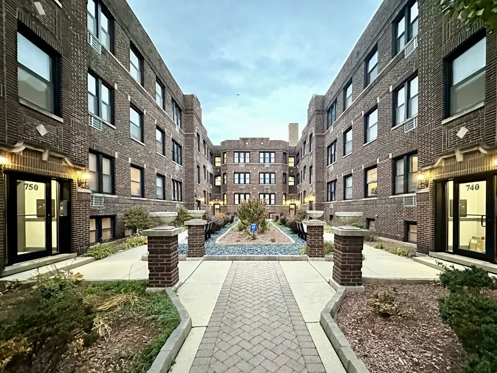 744 W Addison St, , 60613, USA 60613-unit#1S-Chicago-IL