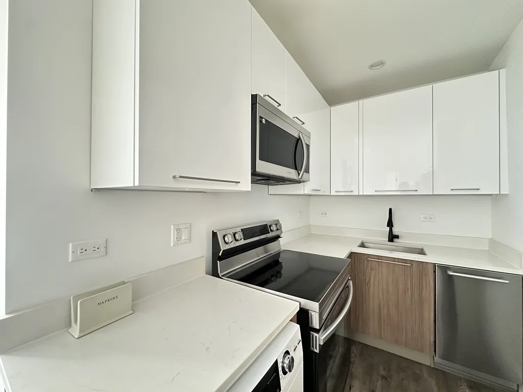 941 W Carmen Ave, ,  60640, USA 60640-unit#103-Chicago-IL