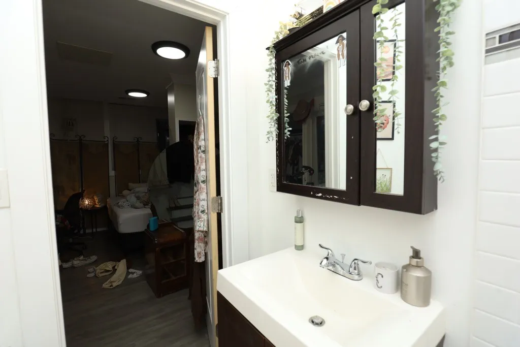 648 W Roscoe St, , 60657, USA 60657-unit#GD-Chicago-IL