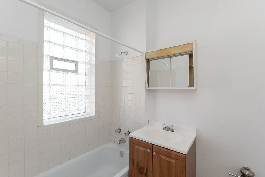 620 W Barry Ave, ,  60657, USA 60657-unit#3N-Chicago-IL