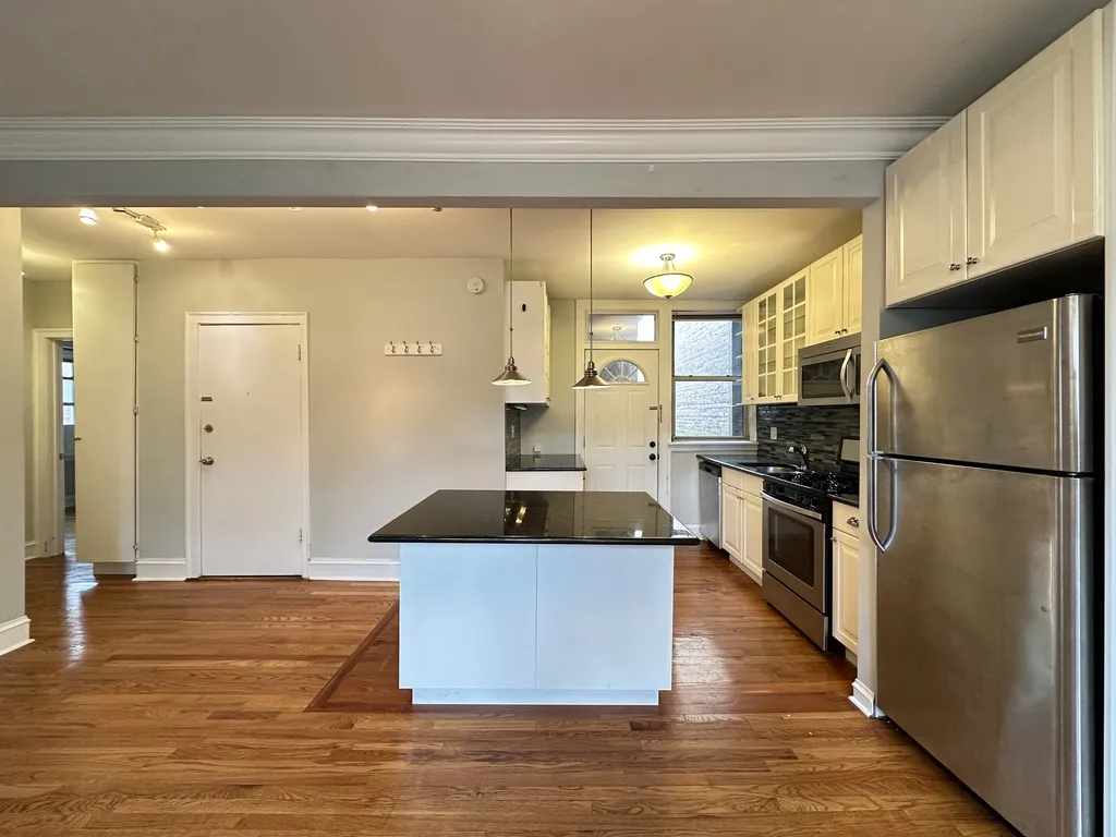 540 W Surf St, ,  60657, USA 60657-unit#3S-Chicago-IL