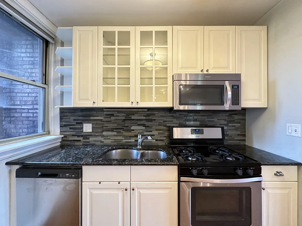 540 W Surf St, ,  60657, USA 60657-unit#3S-Chicago-IL