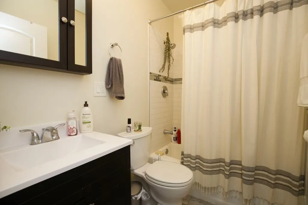 923 W Waveland Ave, ,  60613, USA 60657-unit#3B-Chicago-IL