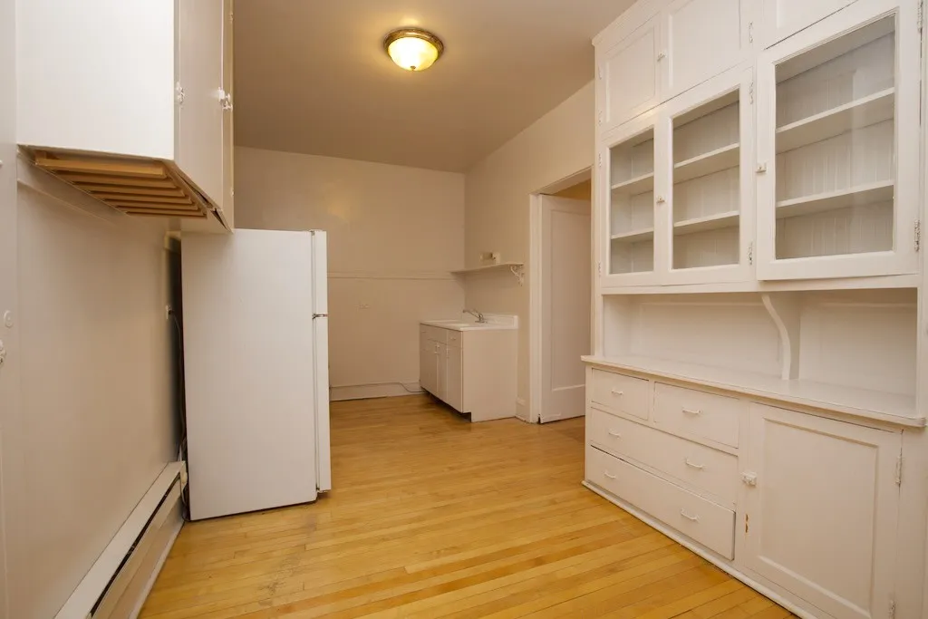 1305 Oak Ave, Evanston,  60201, USA 60201-unit#2W-Chicago-IL