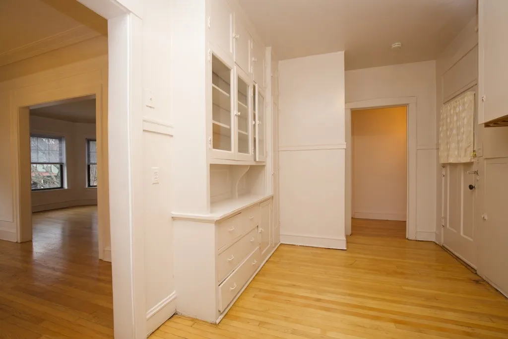 1305 Oak Ave, Evanston,  60201, USA 60201-unit#2W-Chicago-IL