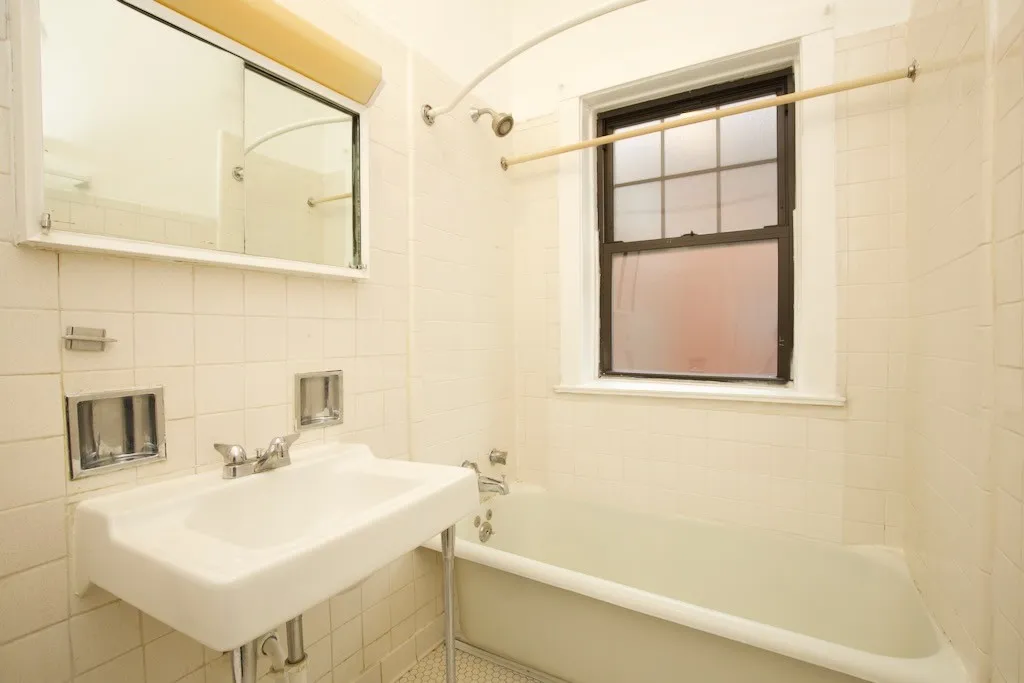 1305 Oak Ave, Evanston,  60201, USA 60201-unit#2W-Chicago-IL