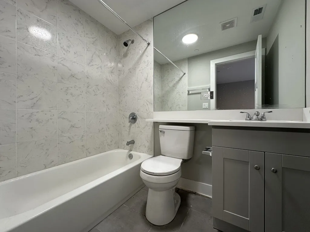 1135 Oak Ave, ,  60202, USA 60202-unit#2E-Evanston-IL