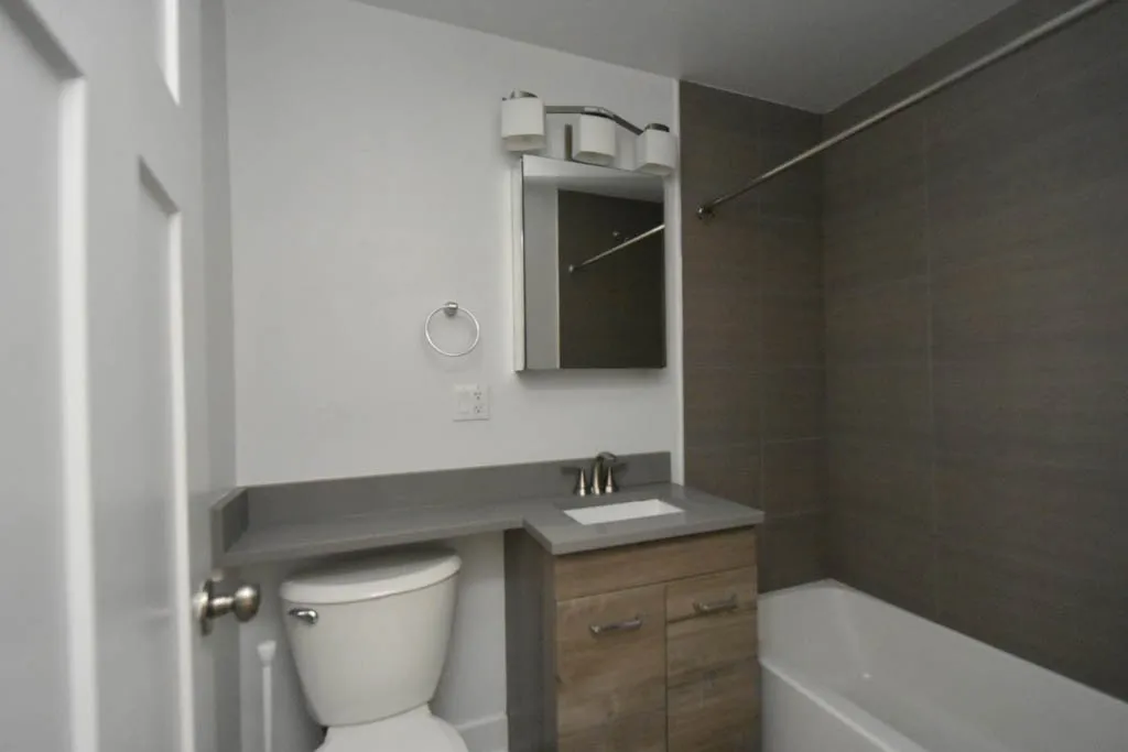 817 Elm St, Winnetka, 60093, USA 60093-unit#205-Chicago-IL