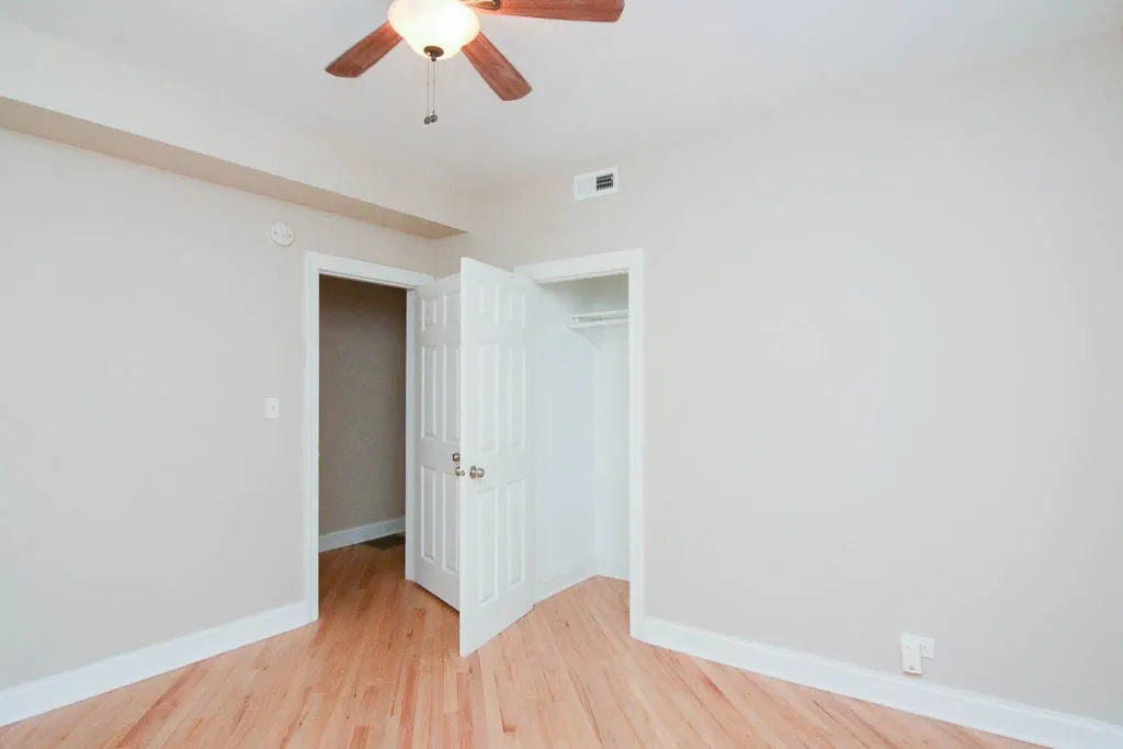 Green Bay Rd & Ave, , 60093, USA 60093-unit#A11-Winnetka-IL