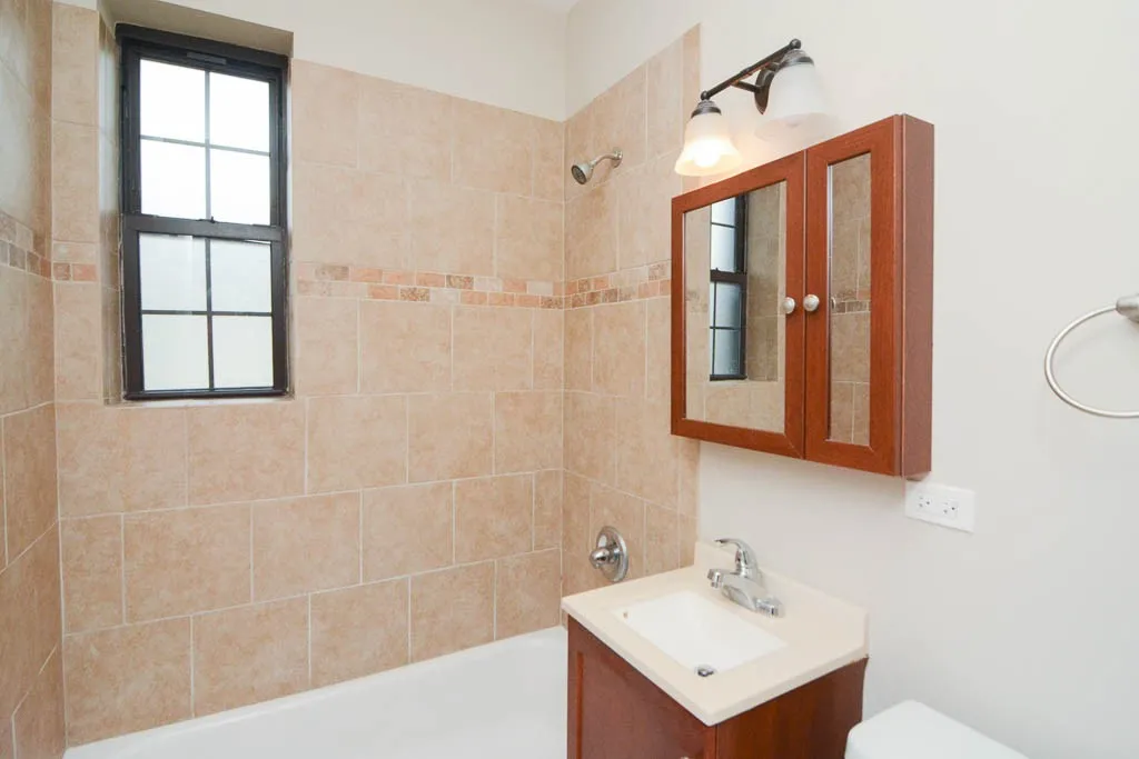 Green Bay Rd & Ave, , 60093, USA 60093-unit#A11-Winnetka-IL