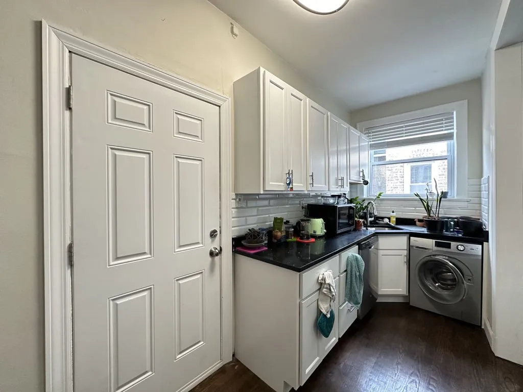 327 Kedzie St, Evanston,  60202, USA 60202-unit#3-Chicago-IL