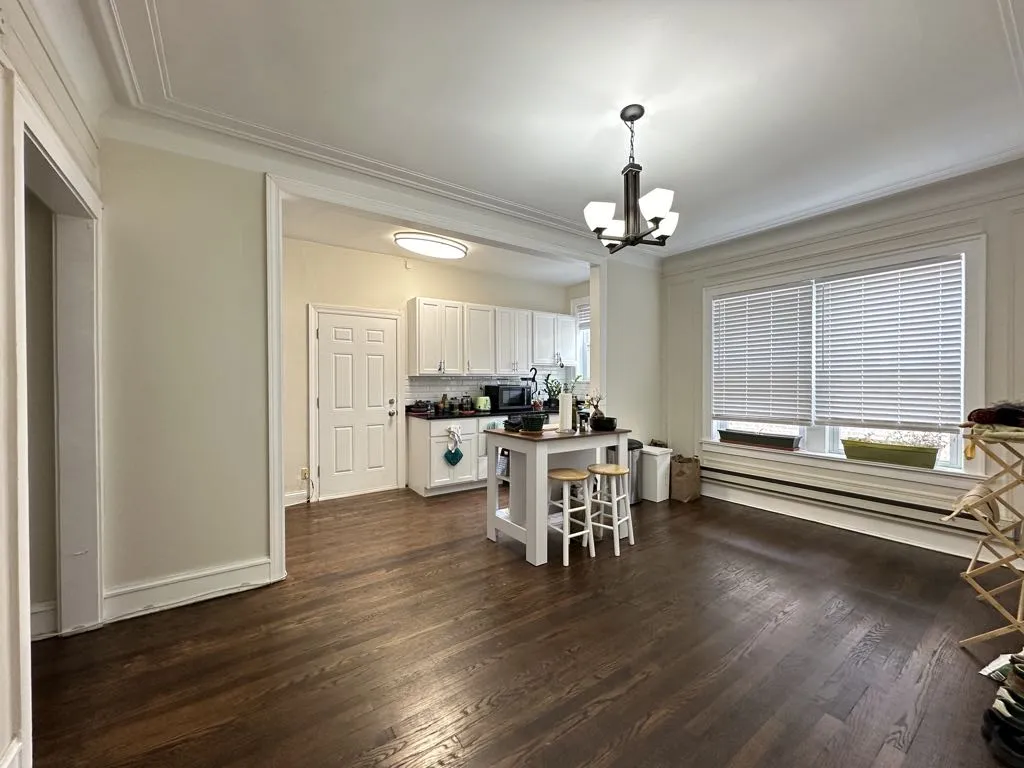 327 Kedzie St, Evanston,  60202, USA 60202-unit#3-Chicago-IL