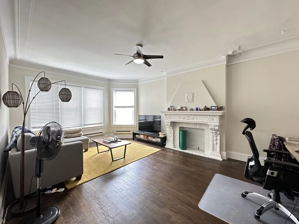 327 Kedzie St, Evanston,  60202, USA 60202-unit#3-Chicago-IL