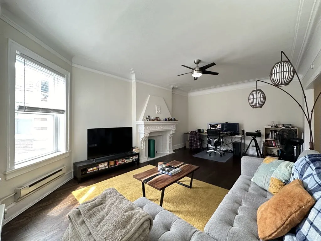 327 Kedzie St, Evanston,  60202, USA 60202-unit#3-Chicago-IL