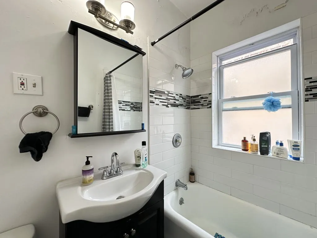 327 Kedzie St, Evanston,  60202, USA 60202-unit#3-Chicago-IL