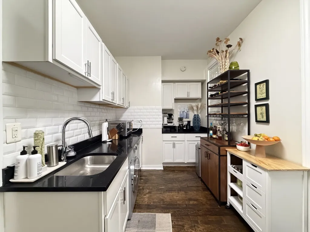 320 Lee St, Evanston,  60202, USA 60202-unit#1-Chicago-IL