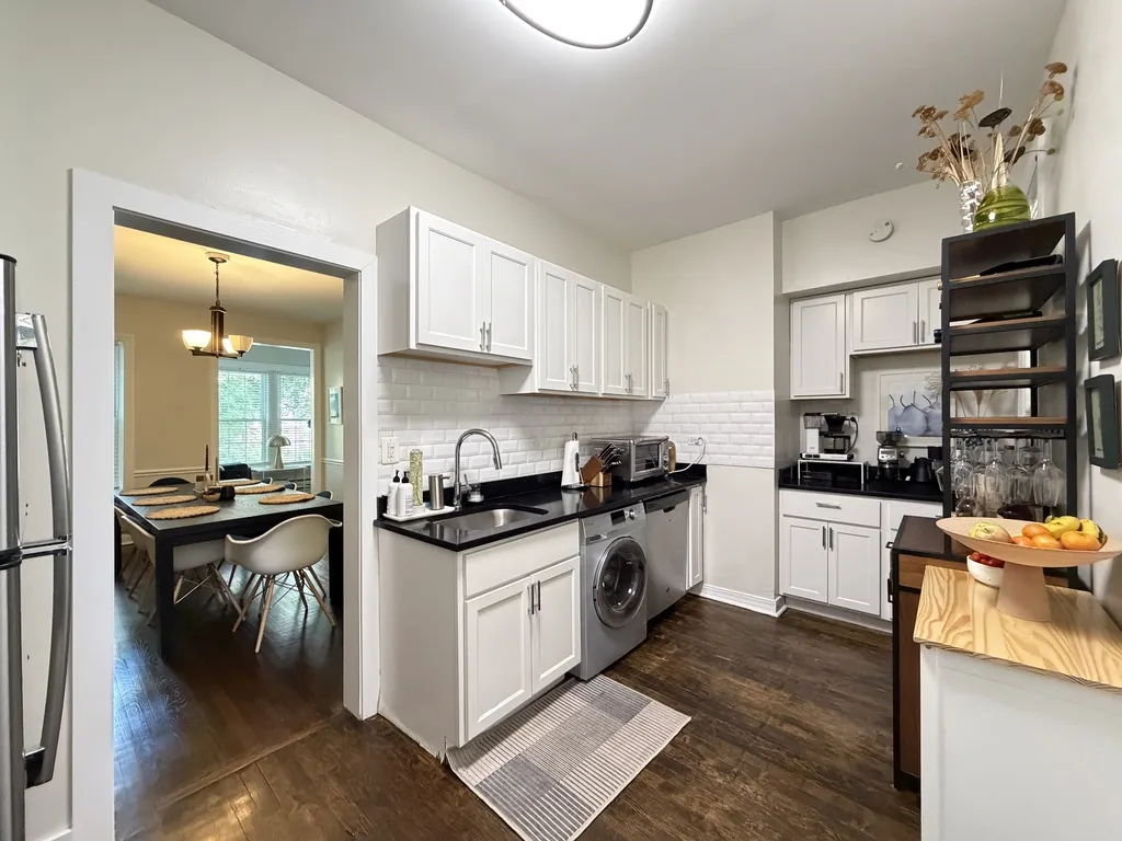 320 Lee St, Evanston,  60202, USA 60202-unit#1-Chicago-IL