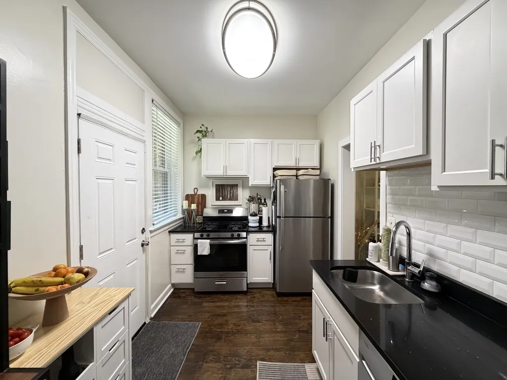 320 Lee St, Evanston,  60202, USA 60202-unit#1-Chicago-IL