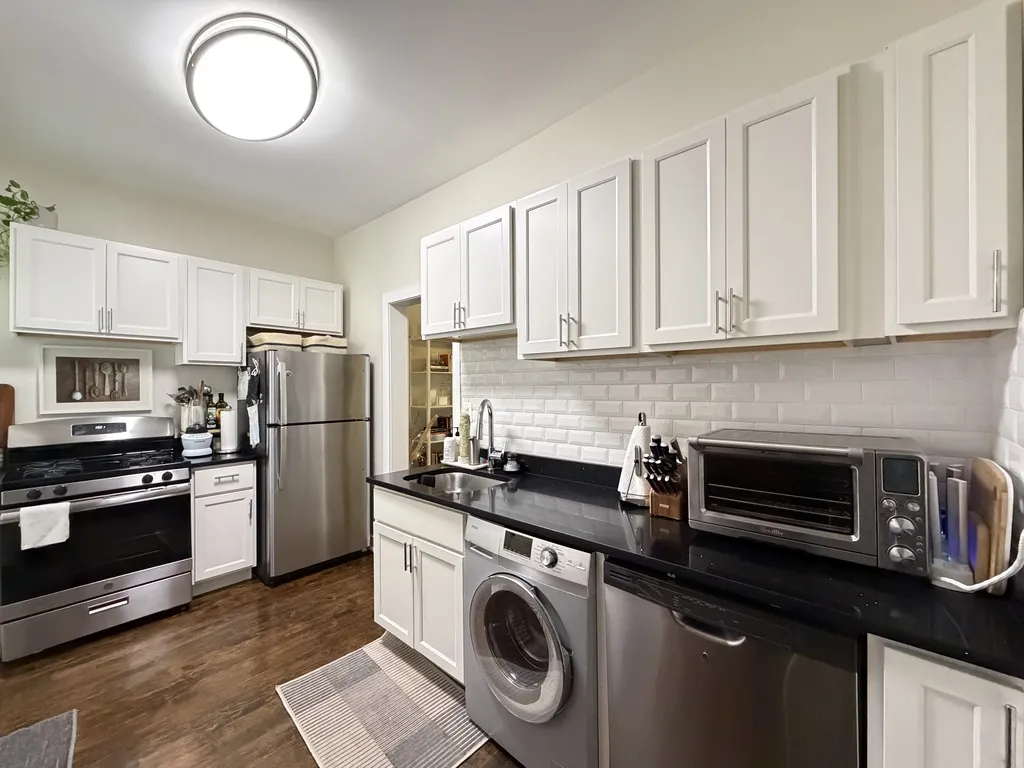 320 Lee St, Evanston,  60202, USA 60202-unit#1-Chicago-IL