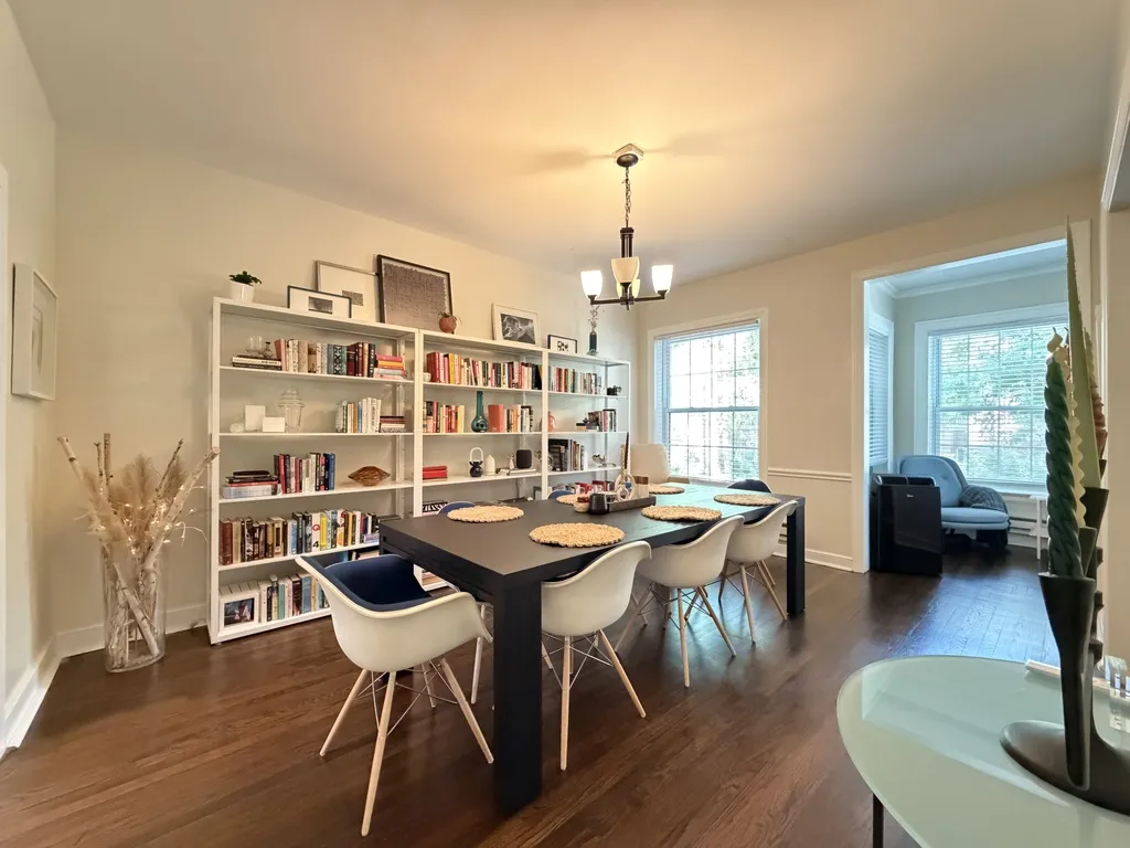 320 Lee St, Evanston,  60202, USA 60202-unit#1-Chicago-IL
