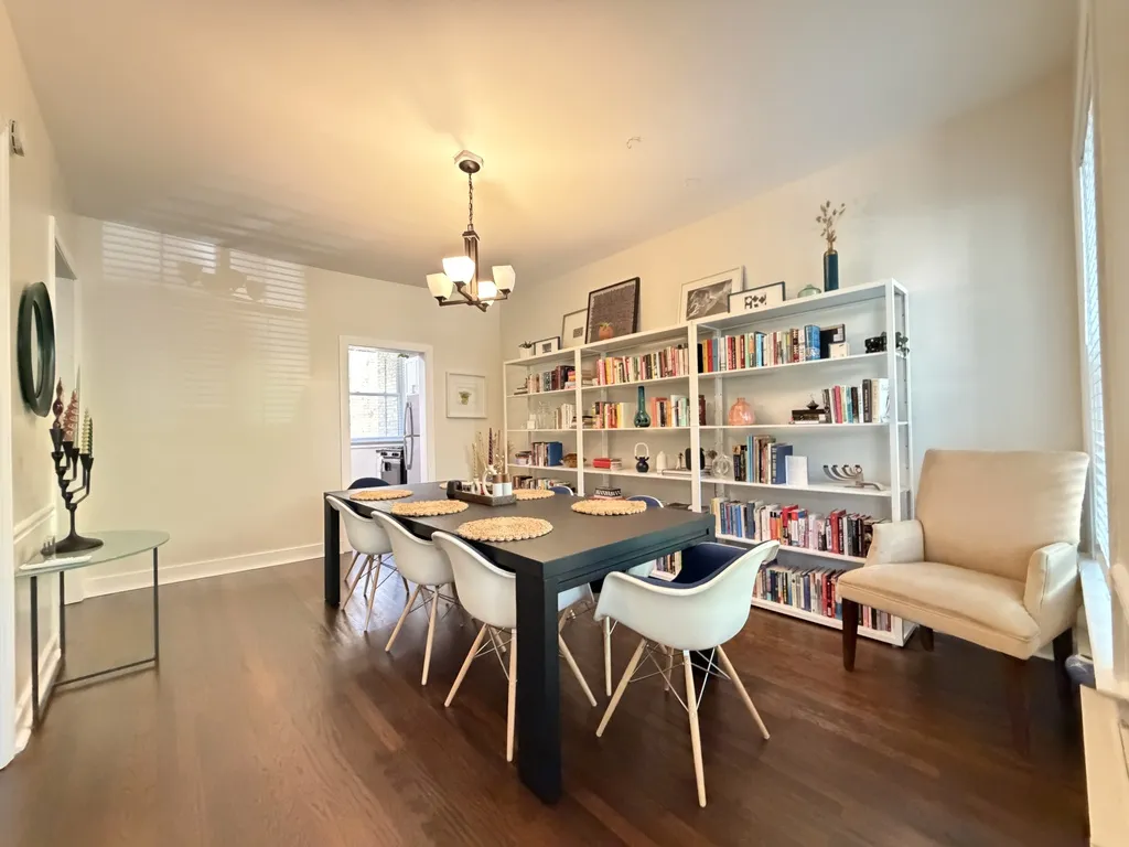 320 Lee St, Evanston,  60202, USA 60202-unit#1-Chicago-IL
