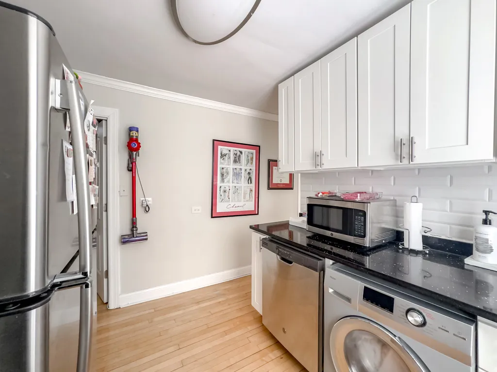 733 Elm St, Winnetka,  60093, USA 60093-unit#302-Chicago-IL