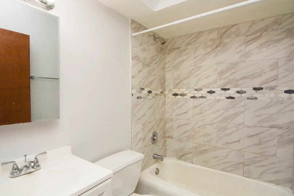 1040 W Hollywood Ave, ,  60660, USA 60660-unit#204-Chicago-IL