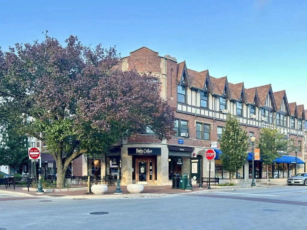 817 Elm St, Winnetka,  60093, USA 60093-unit#306-Chicago-IL