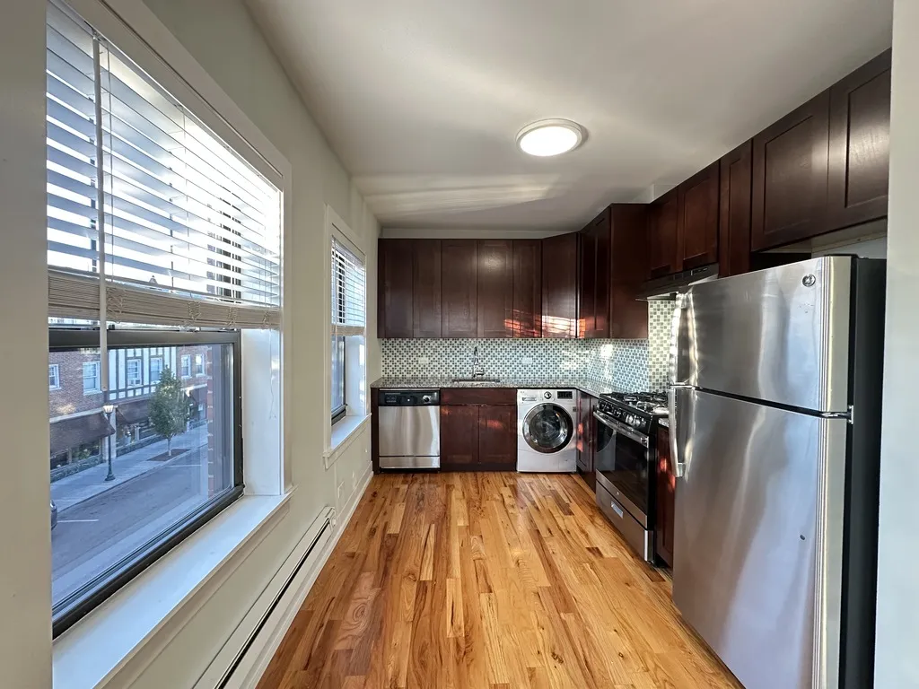817 Elm St, Winnetka,  60093, USA 60093-unit#306-Chicago-IL