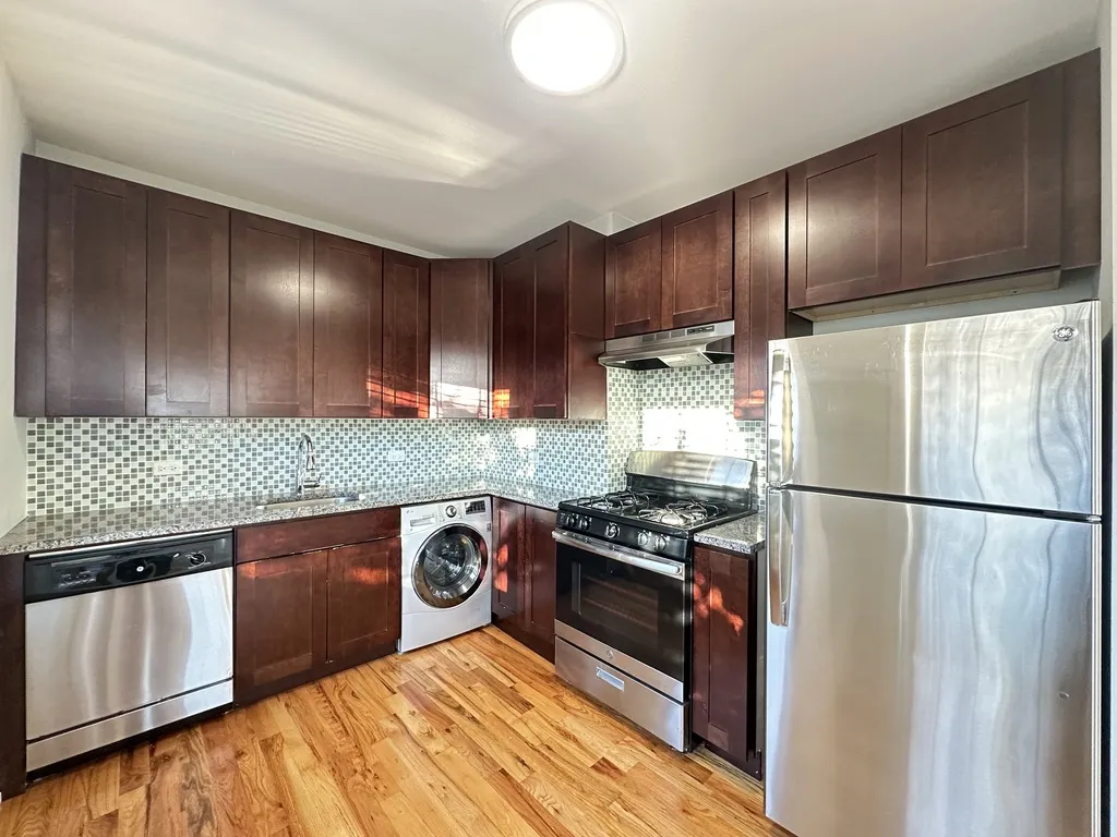 817 Elm St, Winnetka, 60093, USA 60093-unit#306-Chicago-IL