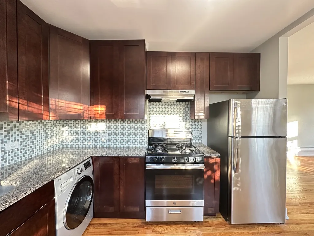 817 Elm St, Winnetka,  60093, USA 60093-unit#306-Chicago-IL