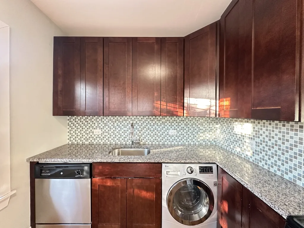 817 Elm St, Winnetka,  60093, USA 60093-unit#306-Chicago-IL
