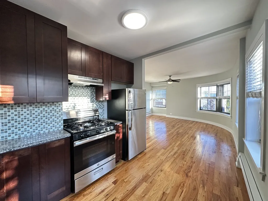 817 Elm St, Winnetka,  60093, USA 60093-unit#306-Chicago-IL