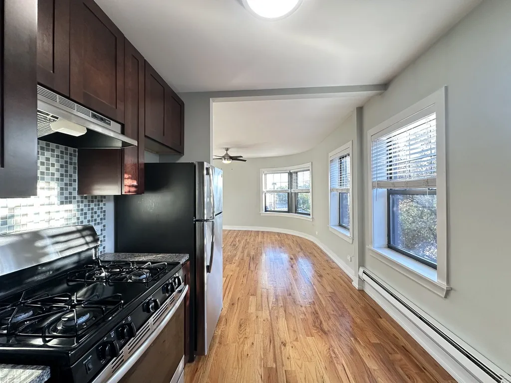 817 Elm St, Winnetka,  60093, USA 60093-unit#306-Chicago-IL