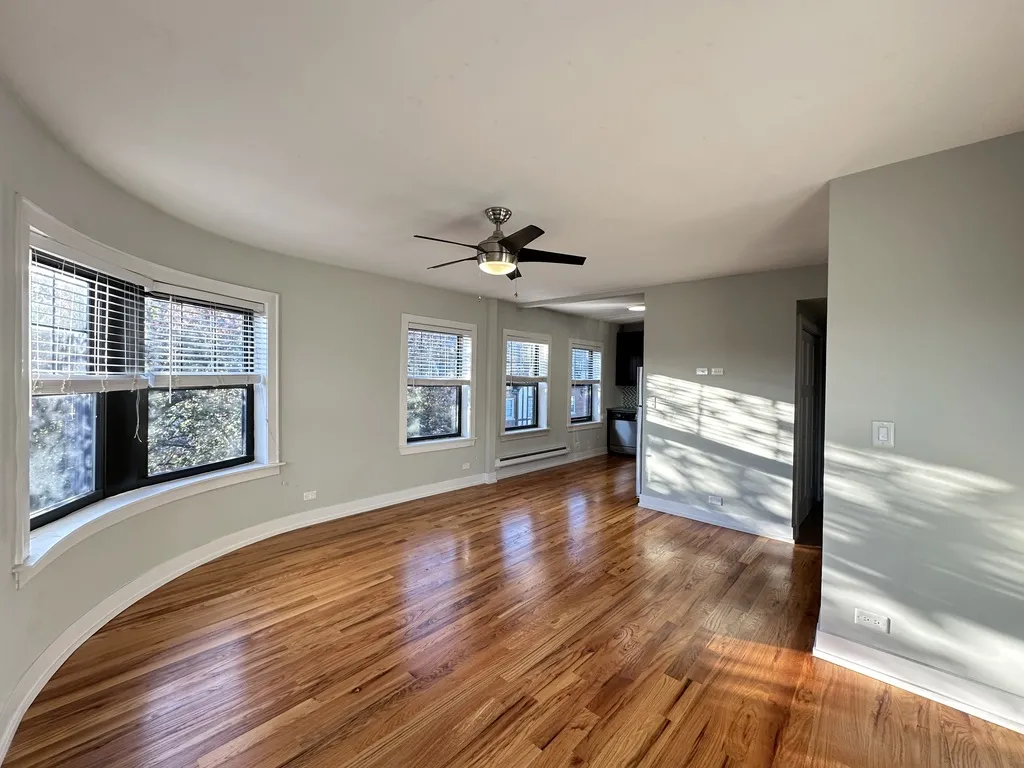 817 Elm St, Winnetka,  60093, USA 60093-unit#306-Chicago-IL