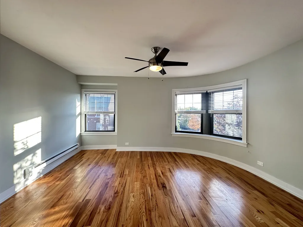 817 Elm St, Winnetka,  60093, USA 60093-unit#306-Chicago-IL