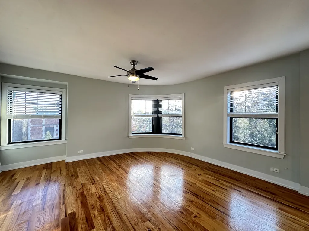 817 Elm St, Winnetka,  60093, USA 60093-unit#306-Chicago-IL