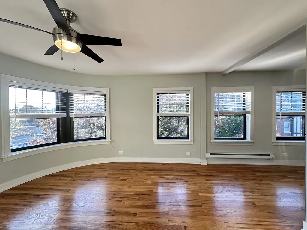 817 Elm St, Winnetka,  60093, USA 60093-unit#306-Chicago-IL