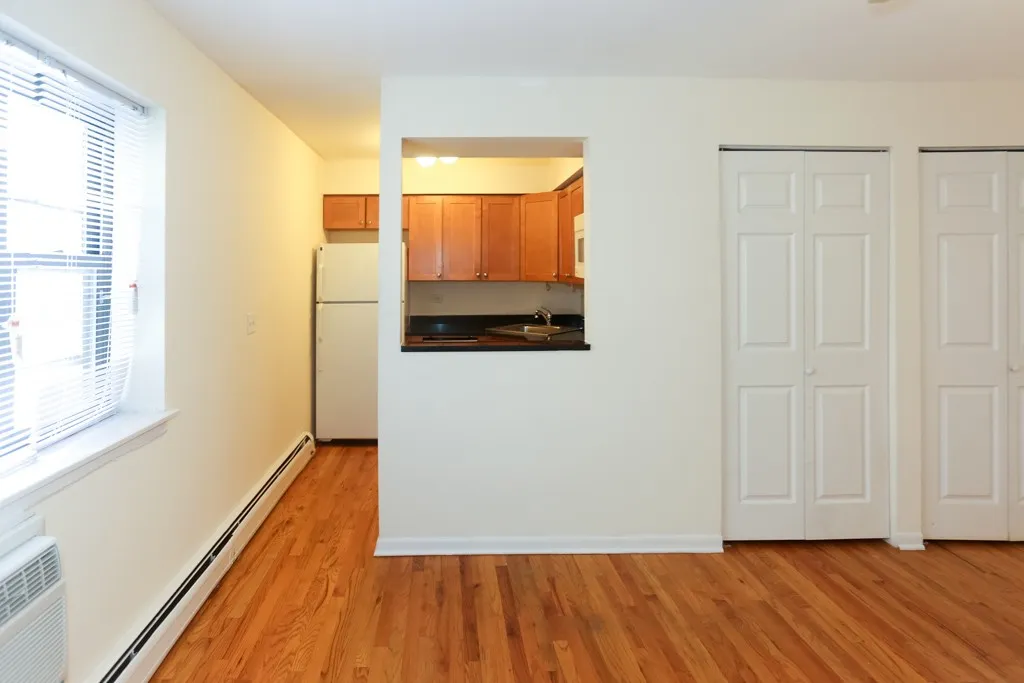 525 W Oakdale Ave, ,  60657, USA 60657-unit#209-Chicago-IL