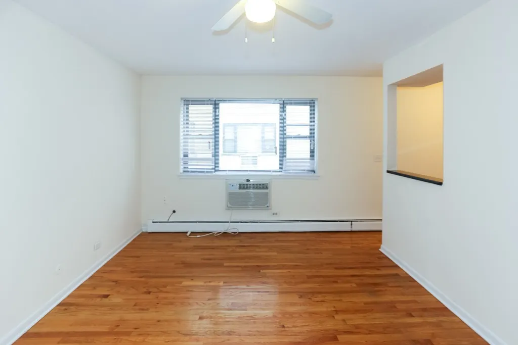 525 W Oakdale Ave, ,  60657, USA 60657-unit#209-Chicago-IL