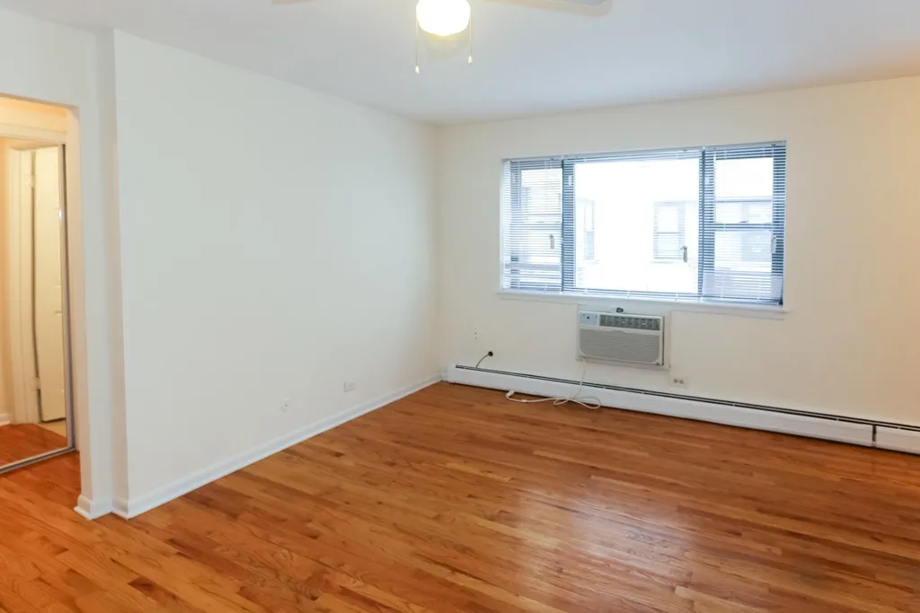 525 W Oakdale Ave, ,  60657, USA 60657-unit#209-Chicago-IL