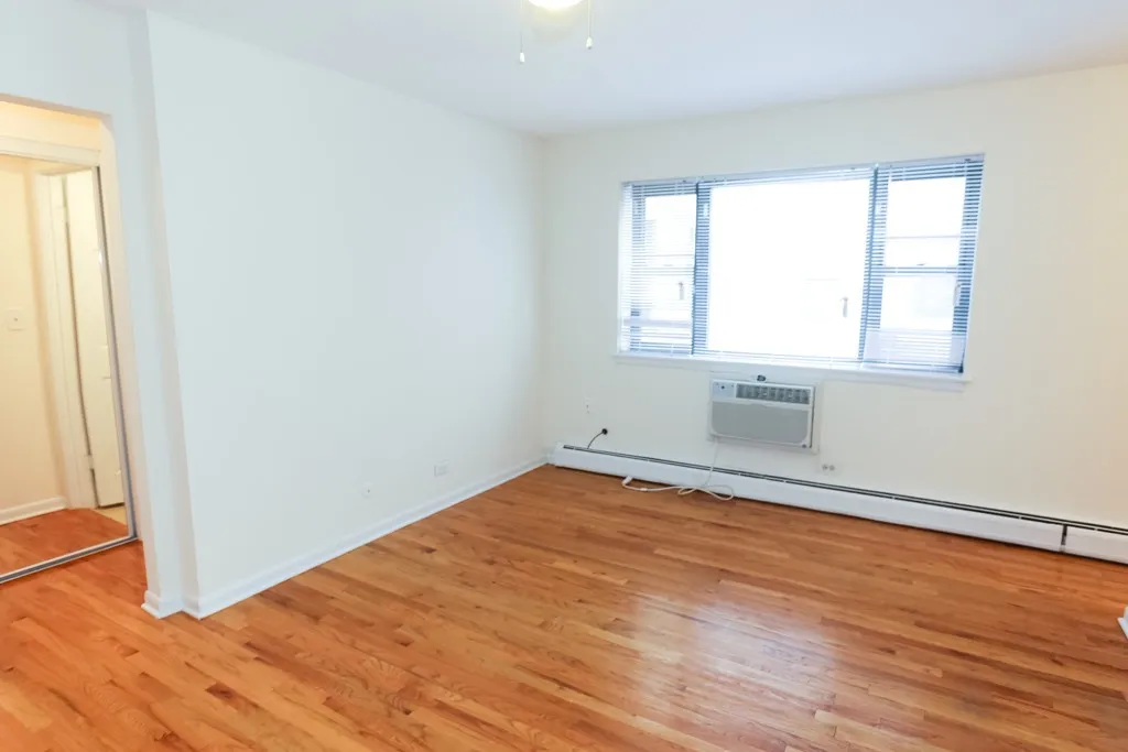 525 W Oakdale Ave, ,  60657, USA 60657-unit#209-Chicago-IL